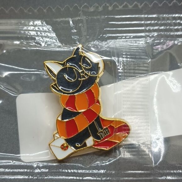 Harry Potter Hogwarts cat with glasses and scarf alloy pin - Picture 2 of 4